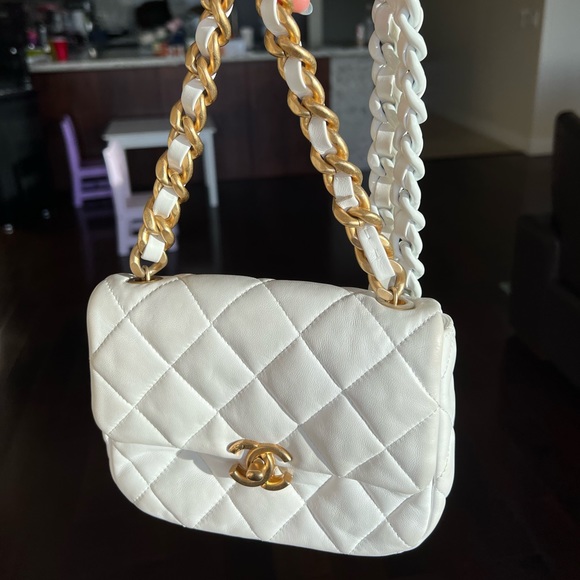 Selling my beautiful special edition Chanel bag - Picture 3 of 11
